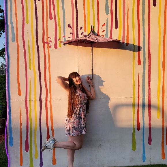 Meet your Posher, Kaitlin - Picture 2 of 5